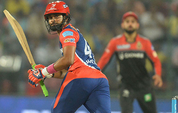 শ্রেয়শ আইয়ার: শুধু নির্বাচকদেরই নয়, বিখ্যাত বহু প্রাক্তন ক্রিকেটারের নজর কেড়েছেন। প্রাক্তন অজি অধিনায়ক রিকি পন্টিংকেও শ্রেয়শের হয়ে সওয়াল করতে দেখা গিয়েছে। জাতীয় দলে চার নম্বরের জন্য শ্রেয়শের নামও উঠে আসছে।