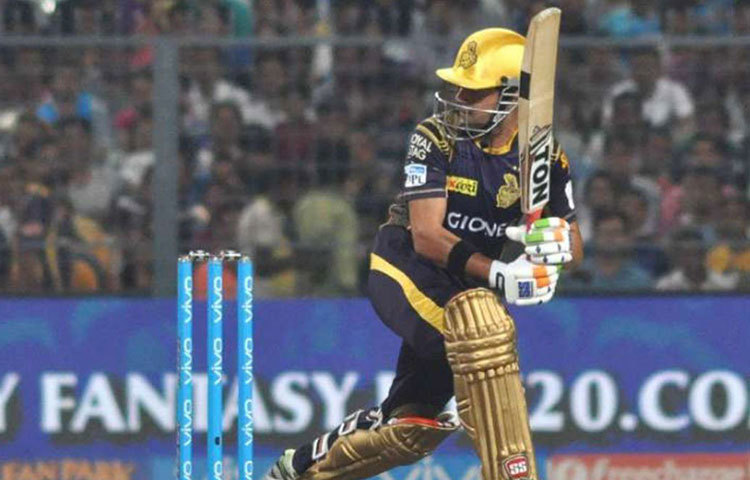 তৃতীয় ম্যাচটা অবশ্য হোম গ্রাউন্ডে হবে না। ৩০ মার্চ নয়াদিল্লির ফিরোজ শাহ কোটলা স্টেডিয়ামে রাত ৮টায় সৌরভদের দিল্লি ক্যাপিটালসের মুখোমুখি হবে কেকেআর।