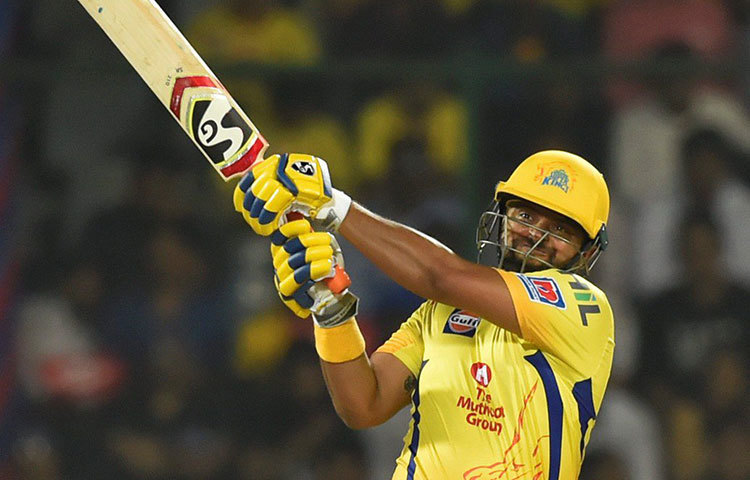 আইপিএলে ৫ হাজার রানের গণ্ডি পেরিয়ে যাওয়া প্রথম ক্রিকেটার সুরেশ রায়নার নামার কথা তিনে।