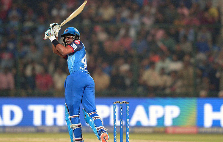 দিল্লির ক্যাপ্টেন শ্রেয়স আইয়ার নামতে পারেন তিন নম্বরে। গত ম্যাচে তার নেতৃত্ব বিপাকে ফেলেছিল নাইট বাহিনীকে। তিনি ৩২ বলে ৪৩ রান করেন ওই দিন।