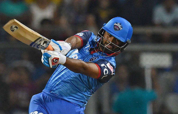 ঋষভ পান্থ: প্রথম থেকেই তার উপর বিশেষ নজর ছিল। বিশ্বকাপে ভারতের প্রথম একাদশে তিনি ঢুকেও পড়তে পারেন। ব্যাট হাতে দিল্লি ক্যাপিটালসের এই উইকেটরক্ষক-ব্যাটসম্যানটিকে এখন আইপিএলের নতুন তারকা বলাই চলে।