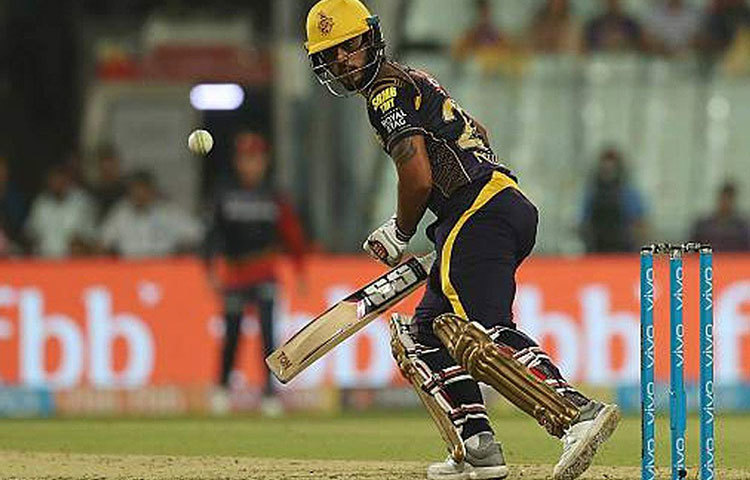 নীতীশ রাণা: বাঁ-হাতি এই ব্যাটসম্যানের স্পিন বোলিংয়ের হাতটাও বেশ। একাদশ আইপিএলে এবি ডিভিলিয়ার্স এবং বিরাট কোহালির উইকেট নিয়ে চমক দিয়েছিলেন রাণা।