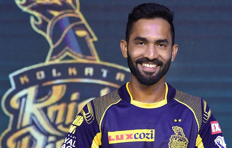 দীনেশ কার্তিক: ৩২ বছর বয়সী এই তারকা ক্রিকেটার আইপিএলে প্রতিটি সংস্করণেই অংশ নিয়েছেন। কেকেআরের অধিনায়ক উইকেটকিপার-ব্যাটসম্যান দলের বড় ভরসা।