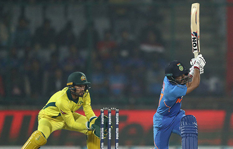 ভালো ফিনিশার: বিশ্বকাপের আগে ভারত কিন্তু নতুন ফিনিশারও তুলে আনতে পারল না। মহেন্দ্র সিংহ ধোনি অবশ্য দলে ফিরে আসবেন। কেদার যাদব খারাপ খেলছেন না। কিন্তু প্রয়োজনে বড় শট কতটা নিতে পারবেন, প্রশ্ন থাকেই গেল। চোট সারিয়ে হার্দিক পান্ডে প্রবল চাপের মুখে কেমন খেলবেন, তাও জল্পনা।