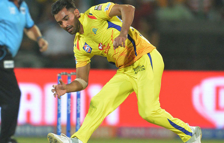 দীপক চাহারের নামার কথা আট নম্বরে। পেসার চাহার গতিতে বিপক্ষকে চমকে দিয়েছেন প্রথখম দুই ম্যাচে।