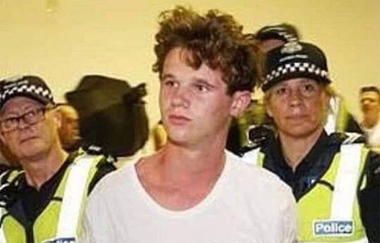 উইল কনোলি রীতিমতো বীর উপাধি পেয়ে গেছেন। ফলে ডিম বালক (এগ বয়) খেতাবের আড়ালে হারিয়ে যেতে বসেছে।