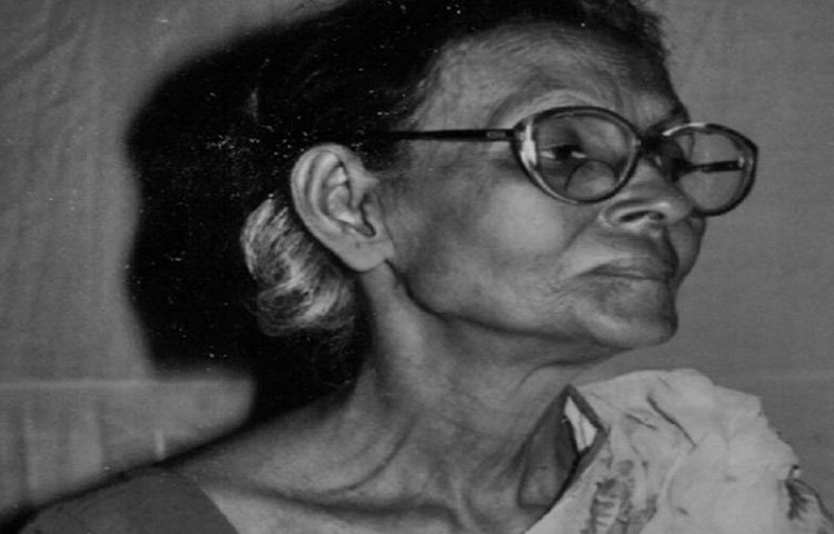 ইলা মিত্র: তেভাগা আন্দোলনের নেত্রী, যিনি আদিবাসীসহ সকল মানুষের কাছে ‘রানী মা’ নামে পরিচিত ছিলেন ।