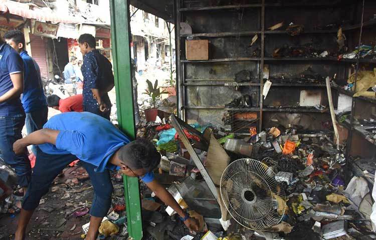 আগুনে পুড়ে সব শেষ হয়েছে। ছবি: বিপ্লব দিক্ষিৎ