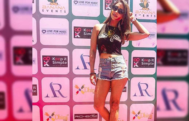 অর্জুন পুরস্কার বিজয়ী সাঁতারু সন্দীপ সেজওয়ালকে বিয়ে করেছেন বঙ্গতনয়া পূজা বন্দ্যোপাধ্যায়। এই মুহূর্তে ‘কসৌটি জিন্দেগি কি’-তে গুরুত্বপূর্ণ চরিত্রে রয়েছেন। চুটিয়ে রং খেলতে দেখা গিয়েছে তাকেও।