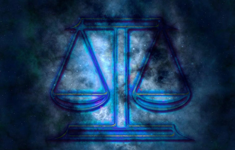 তুলা: আজ নেওয়া কোনো আর্থিক সিদ্ধান্ত পরে লাভবান হতে পারে। নতুন দায়িত্ব আসতে পারে।