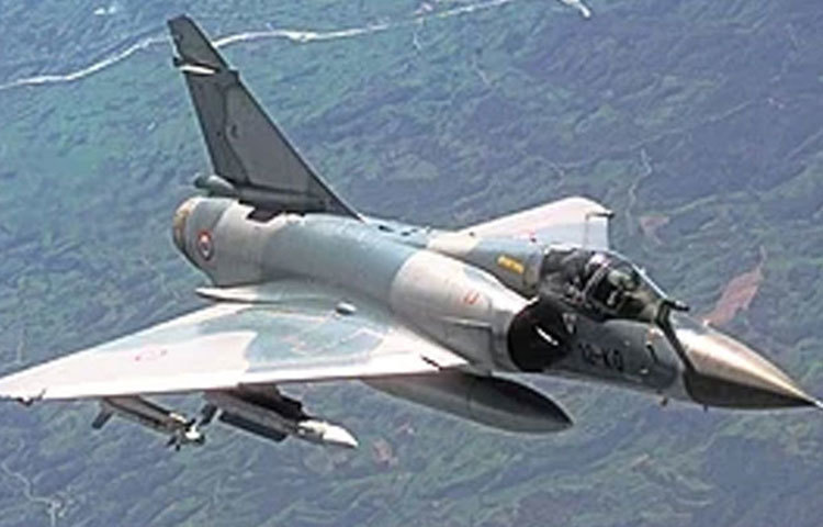 কারগিল যুদ্ধ জিততে যে ফাইটারজেট ব্যবহার করা হয়েছিল, সেই ‘মিরাজ-২০০০’ এর উপর আবার ভরসা করল ভারতীয় বিমানসেনা।