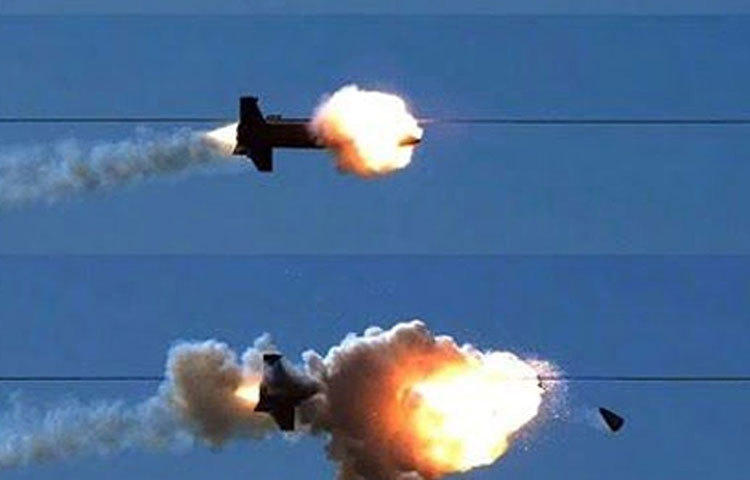 লেজার অস্ত্র দিয়েও ক্ষেপণাস্ত্র ধ্বংস করা যায়। কিন্তু লেজার রশ্মি ক্ষেপণাস্ত্রে আঘাত করে তাতে ছিদ্র তৈরি করে সেটিকে ধ্বংস করে। এই পদ্ধতি সময় সাপেক্ষ। কালি-৫০০০ যে মাইক্রোওয়েভ বিকিরণ ছাড়, তা ছুটন্ত ক্ষেপণাস্ত্রের সংস্পর্শে আসার সঙ্গে সঙ্গে ক্ষেপণাস্ত্রটি ঝলসে যাবে। চোখের নিমেষে আকাশেই ধ্বংস হয়ে যাবে।