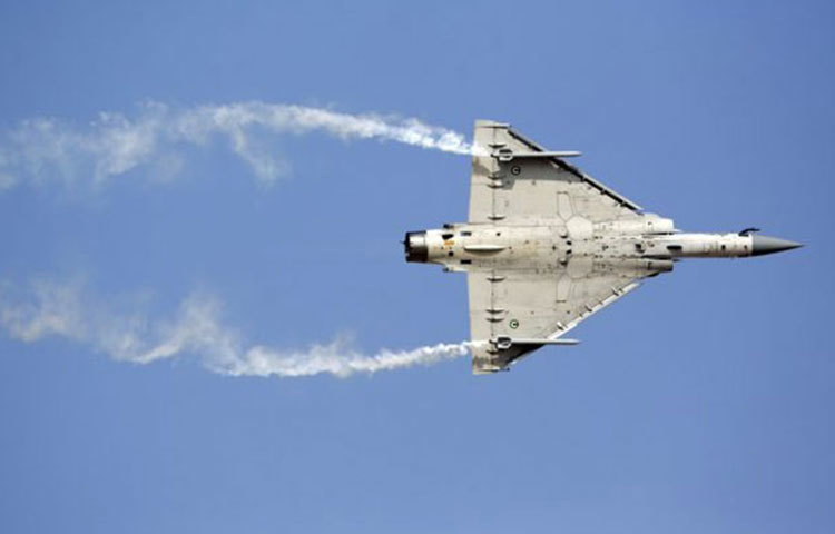 প্রথমে ৪০টি মিরাজ কিনেছিল ভারত। পরে কেনা হয় আরও ১০টি। ২০১১ সালে এই যুদ্ধবিমানকে আরও অত্যাধুনিক করতে চুক্তিও হয় দাঁসোর সঙ্গে।