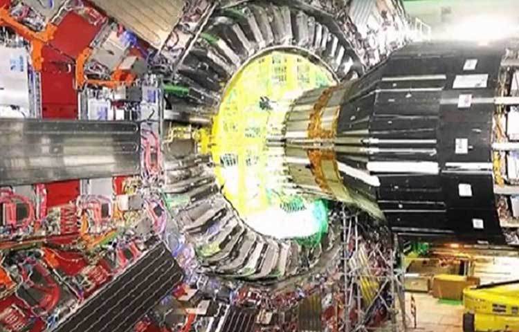 কালি যখন প্রথম তৈরি হয়েছিল, তখন তা ০.৪ গিগাওয়াট শক্তির ইলেকট্রন স্রোত নিয়ে আঘাত করার ক্ষমতা রাখত। পরে এই ব্যবস্থার উন্নতি ঘটাতে ঘটাতে কালি-৫০০০ বলে যে ক্ষেপণাস্ত্র প্রতিরোধ ব্যবস্থা তৈরি হয়েছে, তা বহুগুণ বেশি শক্তিশালী।