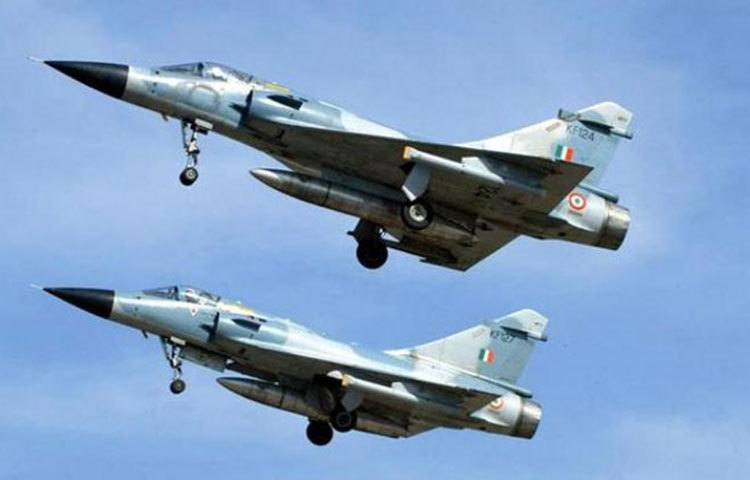 এই যুদ্ধবিমান লেজার গাইডেড বোমা ফেলতে সক্ষম। সেই কারণেই সবাইকে পিছনে ফেলে এবারও বিমানসেনার ভরসা হয়ে উঠল মিরাজ।