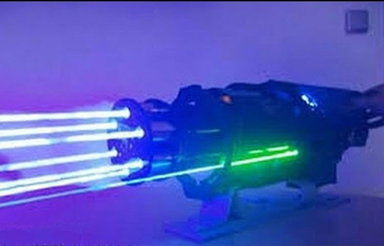 কোনো ক্ষেপণাস্ত্র বা যুদ্ধবিমান ধেয়ে আসছে দেখলেই, তাকে লক্ষ্য করে অসংখ্য ইলেকট্রন কণার তীব্র গতিবেগসম্পন্ন স্রোত ছাড়বে কালি-৫০০০।