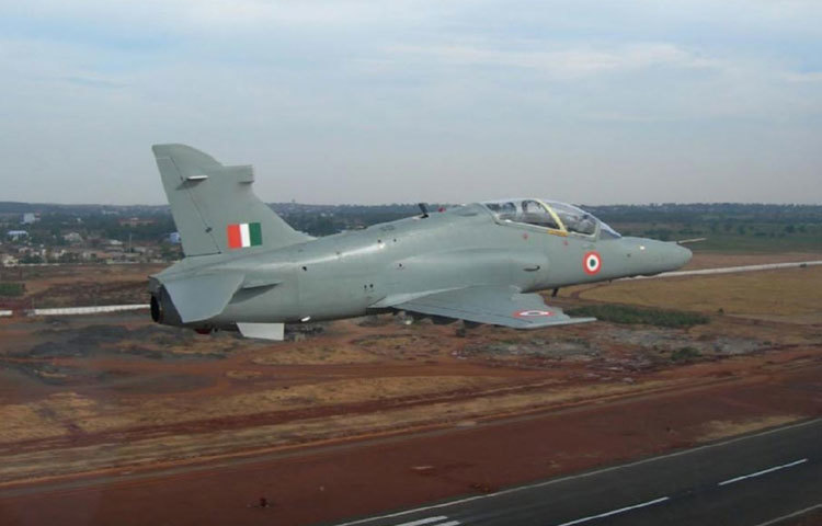 পাকিস্তানে হামলা চালানো অবস্থায় ভারতীয় বিমান।