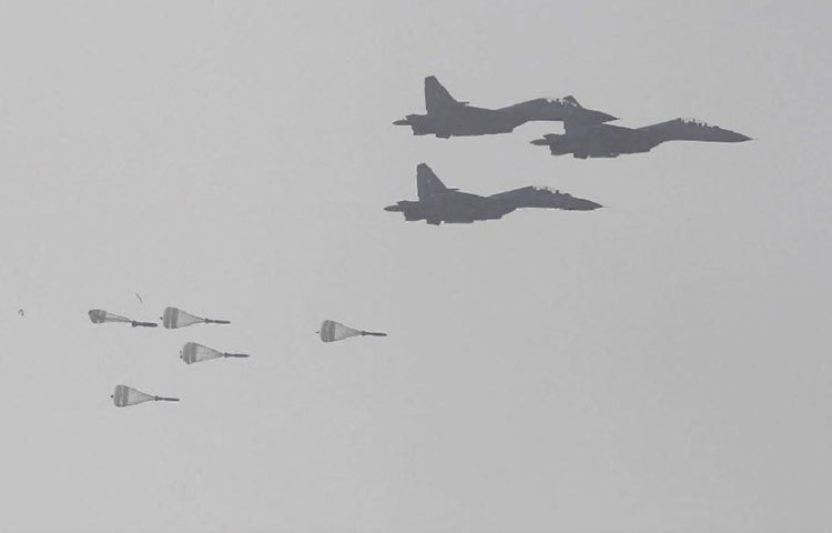 অন্তত ২১ মিনিট ধরে চলে এই হামলা।