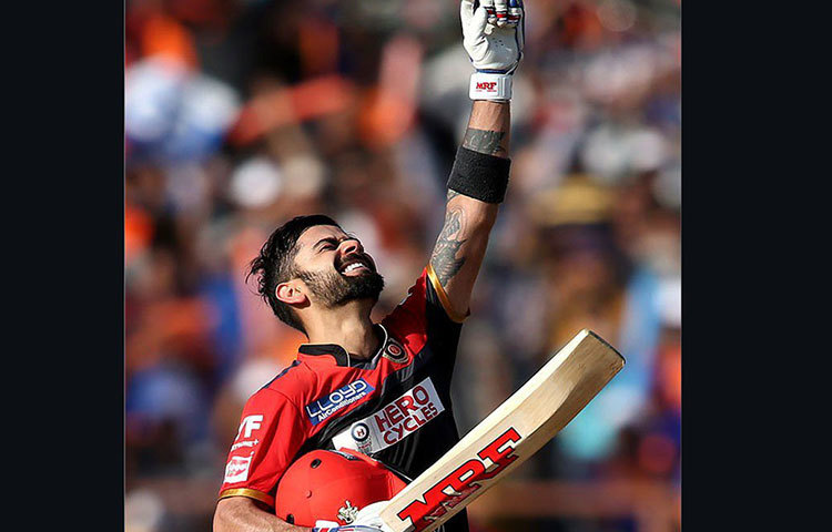 দ্বিতীয় স্থানে রানমেশিন বিরাট কোহলি। ১৬৩টি ম্যাচ খেলে ৪,৯৪৮ রান করেছেন বিরাট। বিরাটের গড় রান কিন্তু প্রথম জনের চেয়ে বেশি, ৩৮.৩৫।