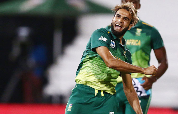 ডেথ ওভারে বড় ভূমিকা নিতে পারেন মোহিত শর্মা। ভেরিয়শনে হেরফের করে ব্যাটসম্যানকে নাস্তানাবুদ করতে তার জুড়ি নেই।