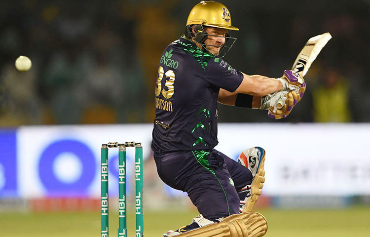 পাকিস্তান সুপার লিগ হোক বা বিগ ব্যাশ, ব্যাট-বলে সবেতেই নজর কেড়েছেন অজি অলরাউন্ডার শেন ওয়াটসন। গতবারের আইপিএলের তার ব্যাট থেকে এসেছিল ২টি সেঞ্চুরি। সঙ্গে ৬টি উইকেটও নিয়েছিলেন। সেই সঙ্গে আইপিএলের ফাইনালে সেঞ্চুরি উপহার দিয়েছিলেন তিনি। এবার প্রথম ম্যাচেই রায়ুডুর সঙ্গে জুটি হিসেবে বাইশ গজে নামতে পারেন ওয়াটসন।