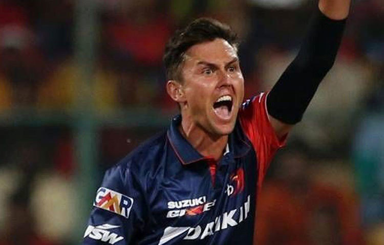 ট্রেন্ট বোল্ট: দিল্লি ক্যাপিটালসের অন্যতম তারকা ক্রিকেটার ট্রেন্ট বোল্ট। নিউজিল্যান্ডের এই বা-হাতি বোলার যে কোনো সময়ই ভয়ঙ্কর। আর পরিবেশ সুইংয়ের সহায়ক হলে তো কথাই নেই। দিল্লির ট্রাম্প কার্ড হতে পারেন তিনি।