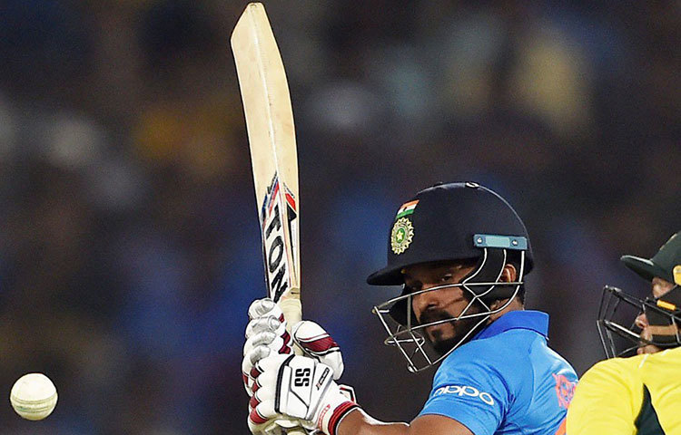 অলরাউন্ডার হিসেবে সিএসকে দলে হেসেখেলে ঢুকে যাবেন কেদার যাদব। তার উপর ভরসা রাখছেন সিএসকে ফ্যানেরাও। চেন্নাইয়ের পিচে তার অফ-ব্রেকও খুব কাজে আসবে। আর ভুলে যাবেন না, ২০১২-’১৩ মৌসুমে রঞ্জি ট্রফিতে কেদারের ব্যাট থেকেই এসেছে তার কেরিয়ারে প্রথম ও এখন পর্যন্ত একমাত্র ত্রিশতরান।