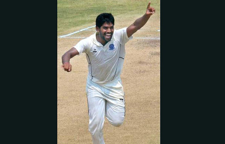 দিল্লি ক্যাপিটালসের হয়ে খেলতে না পারার সম্ভাবনা বন্দারু আয়াপ্পার। এই পেসার অলরাউন্ডার যথেষ্ট প্রতিভাবান হলেও ইশান্ত শর্মার মতো তারকারা দলে থাকায় ম্যাচ পাওয়ার সম্ভাবনা বেশ কম।