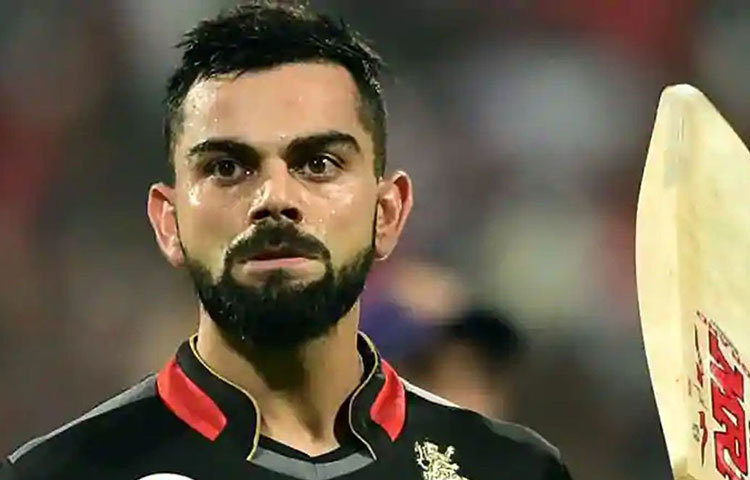 বিরাট কোহলি: লাস্ট বাট নট দ্য লিস্ট! রানমেশিন বিরাট কোহালি রয়েছেন রয়্যাল চ্যালেঞ্জার্স বেঙ্গালুরুতে। একদিনের ক্রিকেট ও টেস্টে এক নম্বরেই রয়েছেন বিরাট। তাই আইপিএলের অন্যতম বাজিও বিরাট, এ কথা বলাই যায়।