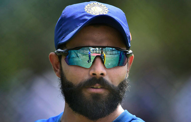 মাহি চার নম্বরে ব্যাট করার ফলে লোয়ার মিডল অর্ডারে সিএসকের বড় ভরসা হতে পারেন রবীন্দ্র জাডেজা। সেই সঙ্গে বল হাতেও দলকে গুরুত্বপূর্ণ সময়ে উইকেট এনে দেওয়ার ক্ষমতা রয়েছে তার। গত আইপিএলে ব্যাটে তেমন দাগ কাটতে না পারলেও ১৬ ম্যাচে ১১ উইকেটের কথা ভুলে যাবেন না!