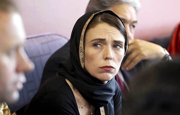 সন্ত্রাসী হামলায় নিহতদের প্রতি শ্রদ্ধা জানানোর অংশ হিসেবে এই দিন দেশটির সরকারি বেতার ও টেলিভিশনে জুমআর নামাজের আজানও সরাসরি সম্প্রচার করা হবে।