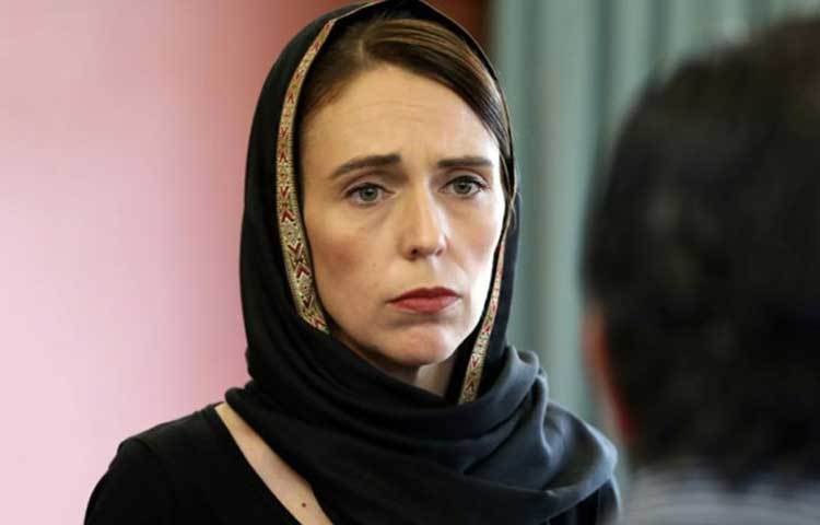 মুসলমানদের সঙ্গে একাত্মতার প্রকাশ হিসেবে তিনি একাধিক দিন হিজাব পরে বেরিয়েছেন।