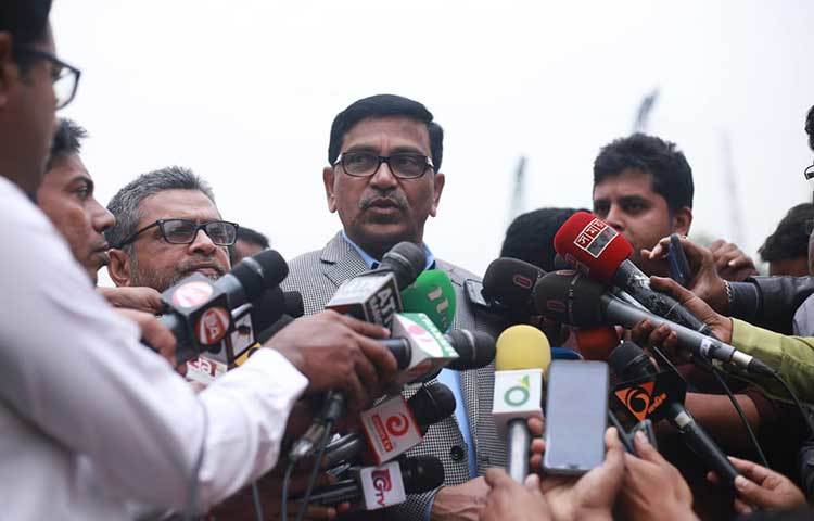 ওবায়দুল কাদেরের অবস্থা ক্রমান্বয়ে উন্নতির দিকে যাচ্ছে বলে জানিয়েছেন দলের যুগ্ম সাধারণ সম্পাদক মাহবুব-উল আলম হানিফ। হাসপাতালে ওবায়দুল কাদেরকে দেখতে এসে এ কথা জানান তিনি। ছবি: মাহবুব আলম