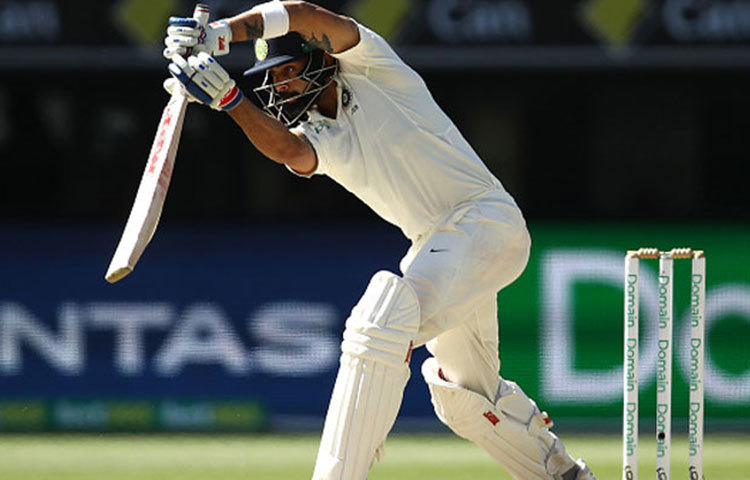 শেন ওয়ার্ন বলছিলেন, ‘লেগ-স্টাম্পে বোলিং করতে হবে। আর ঠিক করে ফিল্ডিং সাজাতে হবে অন সাইডে। অথবা অফ স্টাম্পের কিছুটা বাইরে নাগাড়ে বোলিং করে যেতে হবে। স্টাম্পে বোলিং করলে ও খেলে দেবে। কারণ অফ বা অন, দুই সাইডে ও বেশ শক্তিশালী। তাই বোলারকে যে কোনো একটা দিক বেছে নিতে হবে। অফ হোক বা অন, একটা দিকেই নাগাড়ে বোলিং করে যেতে হবে।’