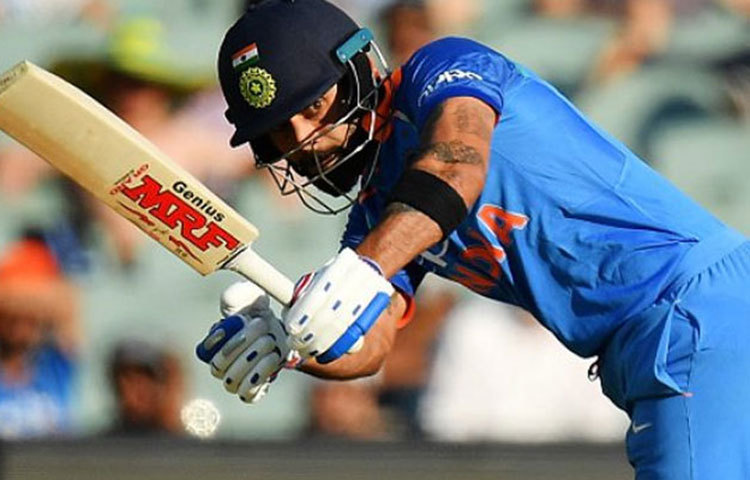 ওয়ার্ন আরও বললেন, ‘কোহলির রিস্ট ওয়ার্ক দারুণ। এত ভালো রিস্ট ওয়ার্ক বলেই ও টেকনিক-এর দিক থেকে অন্যদের থেকে এগিয়ে। আমি হলে ওকে নাগাড়ে অফ স্টাম্পের বাইরে বোলিং করতাম। ওকে ড্রাইভ করতে দিতাম। স্লিপ, শর্ট কভারে ফিল্ডার রেখে। এতে ও অন সাইডে খেলতে না পেরে ক্রমাগত অফে খেলত। একটা হলেও মিস-হিট হতে পারত।’