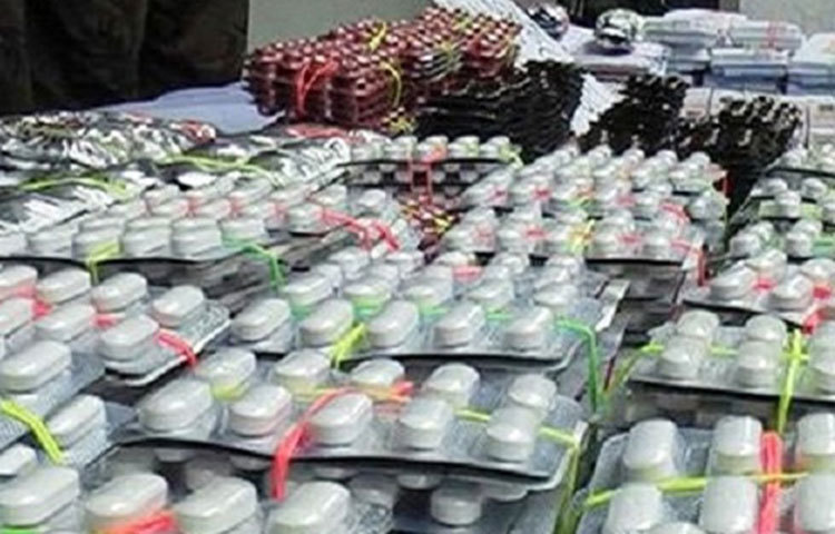 ব্যথানাশকের প্রতি নির্ভরশীলতা: গবেষণায় দেখা গেছে, দীর্ঘদিন ধরে নিয়মিত ব্যথানাশক ওষুধের ওপর নির্ভরতা রক্তচাপ কমিয়ে দেয় এবং কিডনির কর্মক্ষমতা হ্রাস করে।