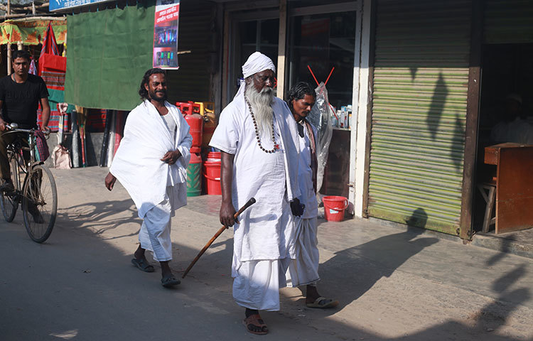 স্মরণোৎসবে যোগ দিতে আসছেন লালন অনুসারীরা। ছবি: মাহবুব আলম