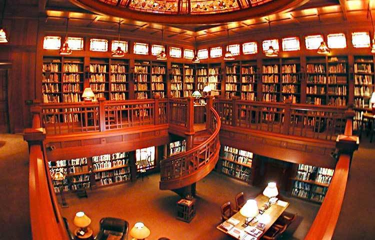 এটি চলচ্চিত্র প্রযোজক জর্জ লুকাসের ব্যক্তিগত লাইব্রেরি। দৃষ্টিনন্দন কাঁচের ছাদ আর অপূর্ব সুন্দর এই লাইব্রেরি। লাইব্রেরিটি ক্যালিফোর্নিয়ার নিকাসিয়োতে অবস্থিত।