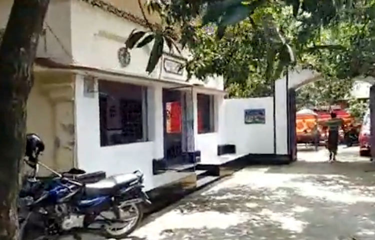 মোস্তাফিজের শ্বশুর বাড়ির সামনের অংশ।