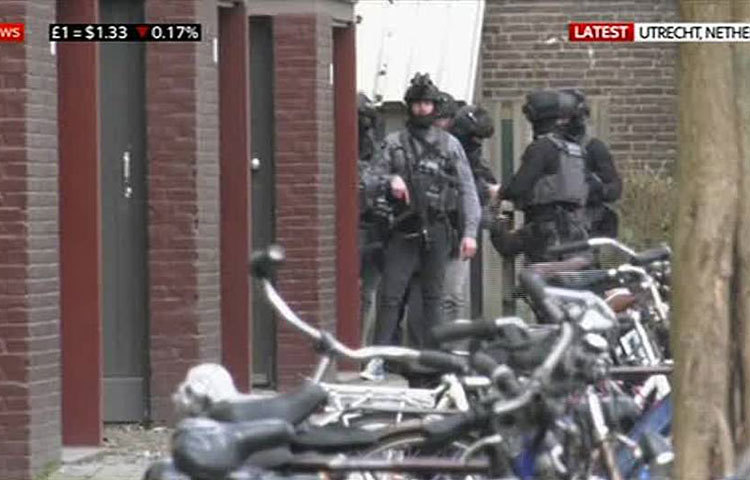 স্থানীয় কর্মকর্তাদের বরাত দিয়ে রুশ সংবাদমাধ্যম আরটি এক প্রতিবেদনে এ তথ্য জানিয়েছে। হামলার পেছনে সন্ত্রাসী উদ্দেশ্য রয়েছে বলে জানিয়েছে দেশটির পুলিশ। ছবি: এএফপি