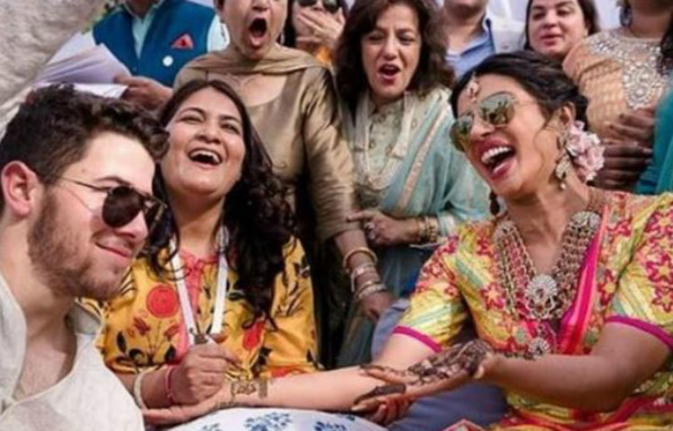 মার্কিন পত্রিকা ‘ওকে!’ এপ্রিল সংখ্যার প্রচ্ছদে দাবি করেছে, বিবাহের কয়েক মাসের মধ্যেই বিচ্ছেদের কিনারায় দাঁড়িয়ে নিক-প্রিয়াঙ্কা।