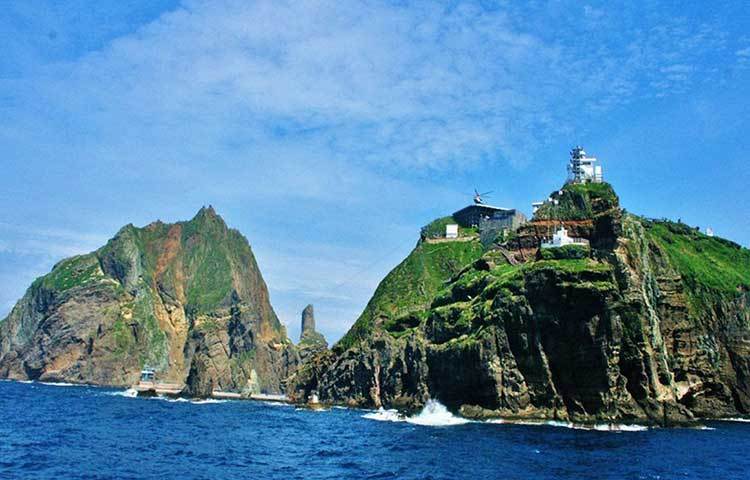 প্রাকৃতিক সৌন্দর্যে ভরা এই দ্বীপটি। সবার মনেই প্রশ্ন এই দ্বীপটি সৌন্দর্যে ভরপুর হলেও কীভাবে একজন বৃদ্ধার একা বসবাস সম্ভব!