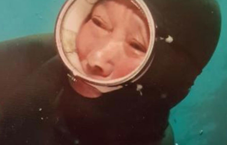 কিম কিন্তু একজন ফ্রি-ডাইভারও। ২০১৭ পর্যন্ত সমুদ্রের তলদেশে ডুব দিয়েছেন তিনি। অসুস্থতার কারণে বছর দু’য়েক আর এই কাজ করেন না।