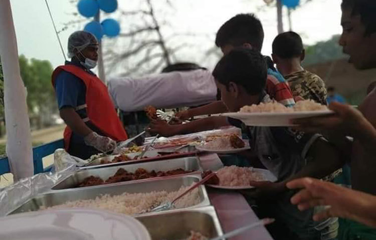 শিশুরা কেউ পছন্দের মাছ নিয়েছে চার পিস, কেউ ভাত ছাড়া প্লেটে শুধুই মুরগীর বড় পিসগুলো বেছে নিয়েছে। সুস্বাদু খাবার পেয়ে সবাই দিশেহারা।