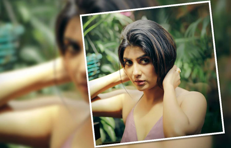 কেশবতী কন্যা তিনি।