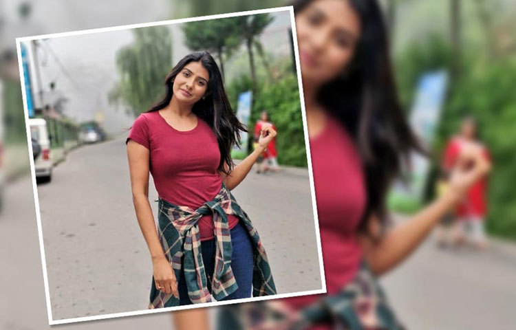 দুষ্টু ও মিষ্টি মেয়ে পার্নো।