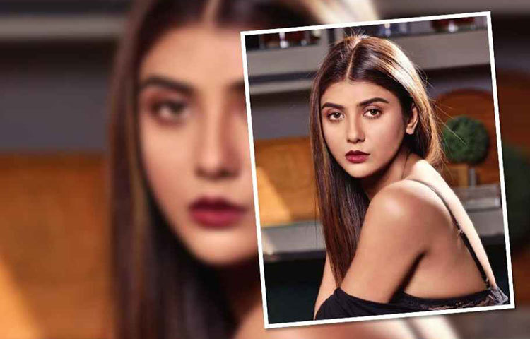 হৃদয় হরণ করা দৃষ্টিতে পার্নো।