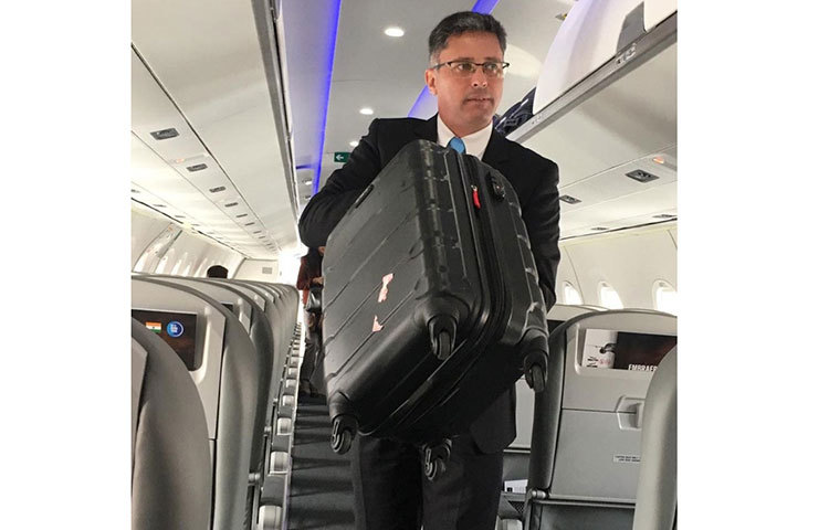 পরিচ্ছন্ন, ছিমছাম বিমানের ভেতরের অংশ মন কাড়বেই যাত্রীদের।