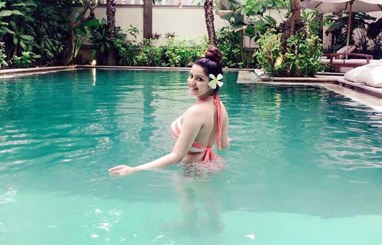 নতুন ছবিতে পরীর দেখা না মিললেও, সরব আছেন টেলিছবি ও বিজ্ঞাপনে। তবে তার চেয়েও বেশি সরব আছেন সামাজিক যোগাযোগের মাধ্যম ফেসবুকে।