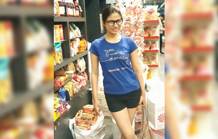 কলকাতার নতুন মডেল প্রিয়াঙ্কা দে তরুণদের মন জয় করেছেন।